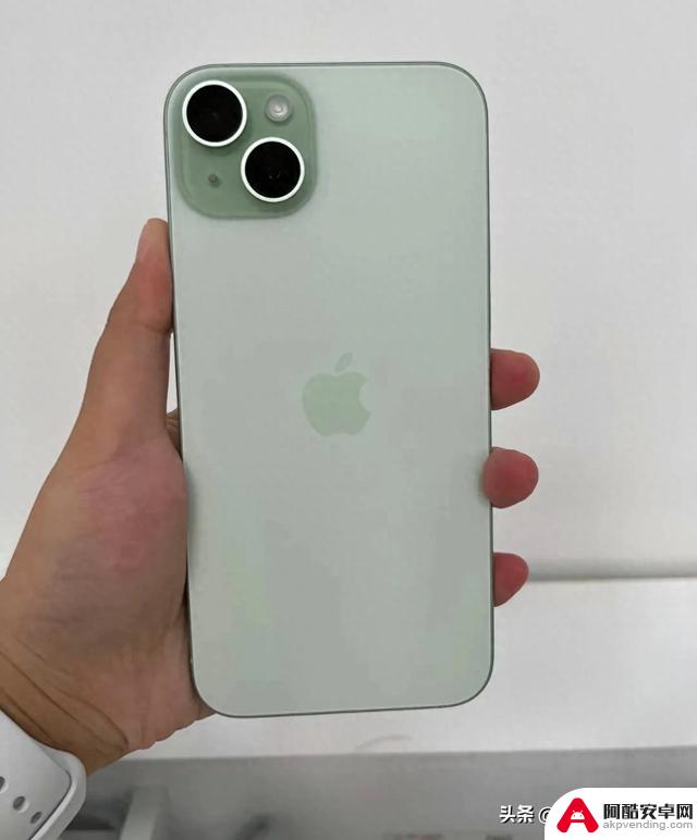 为什么一些人更倾向于选择苹果iPhone 15而不是华为手机？