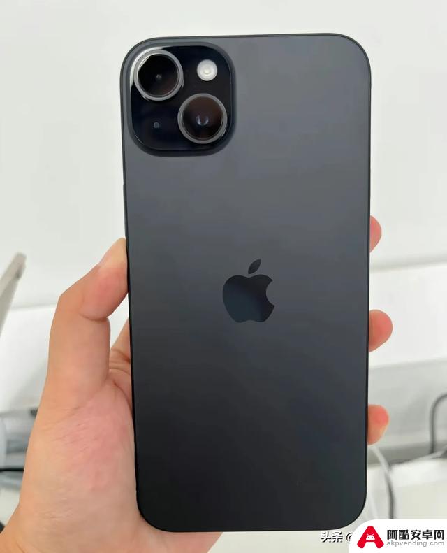 为什么一些人更倾向于选择苹果iPhone 15而不是华为手机？