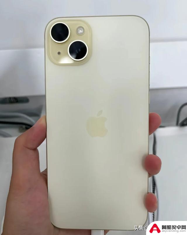 为什么一些人更倾向于选择苹果iPhone 15而不是华为手机？